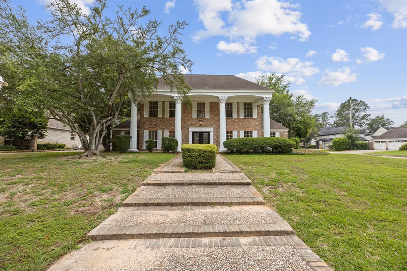 Photo 2 of 1919 Saddlecreek Drive, Houston, TX