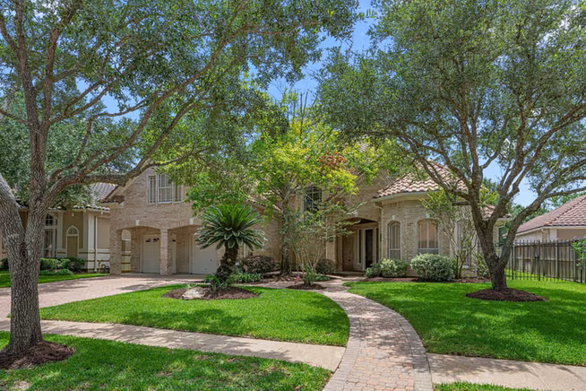 Photo 2 of 19003 Windsor Lakes Drive, Houston, TX