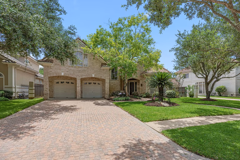 Photo 3 of 19003 Windsor Lakes Drive, Houston, TX