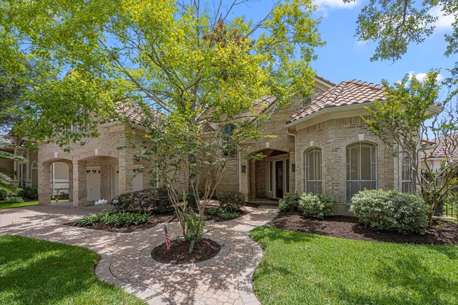 Photo 4 of 19003 Windsor Lakes Drive, Houston, TX