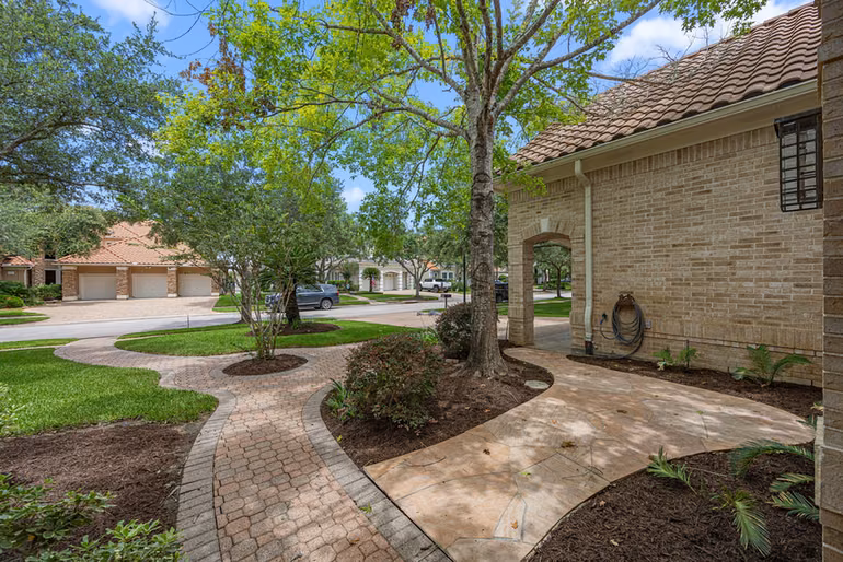 Photo 5 of 19003 Windsor Lakes Drive, Houston, TX