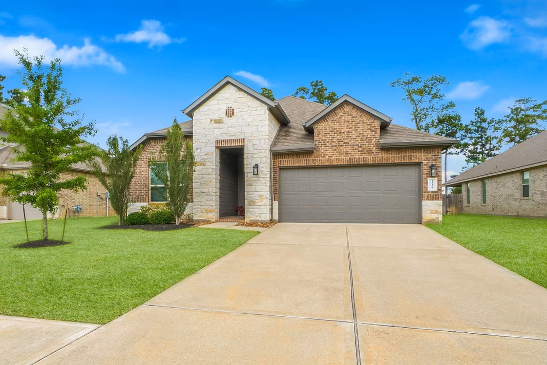 Photo 2 of 14127 Lake Lodge Drive, Conroe, TX