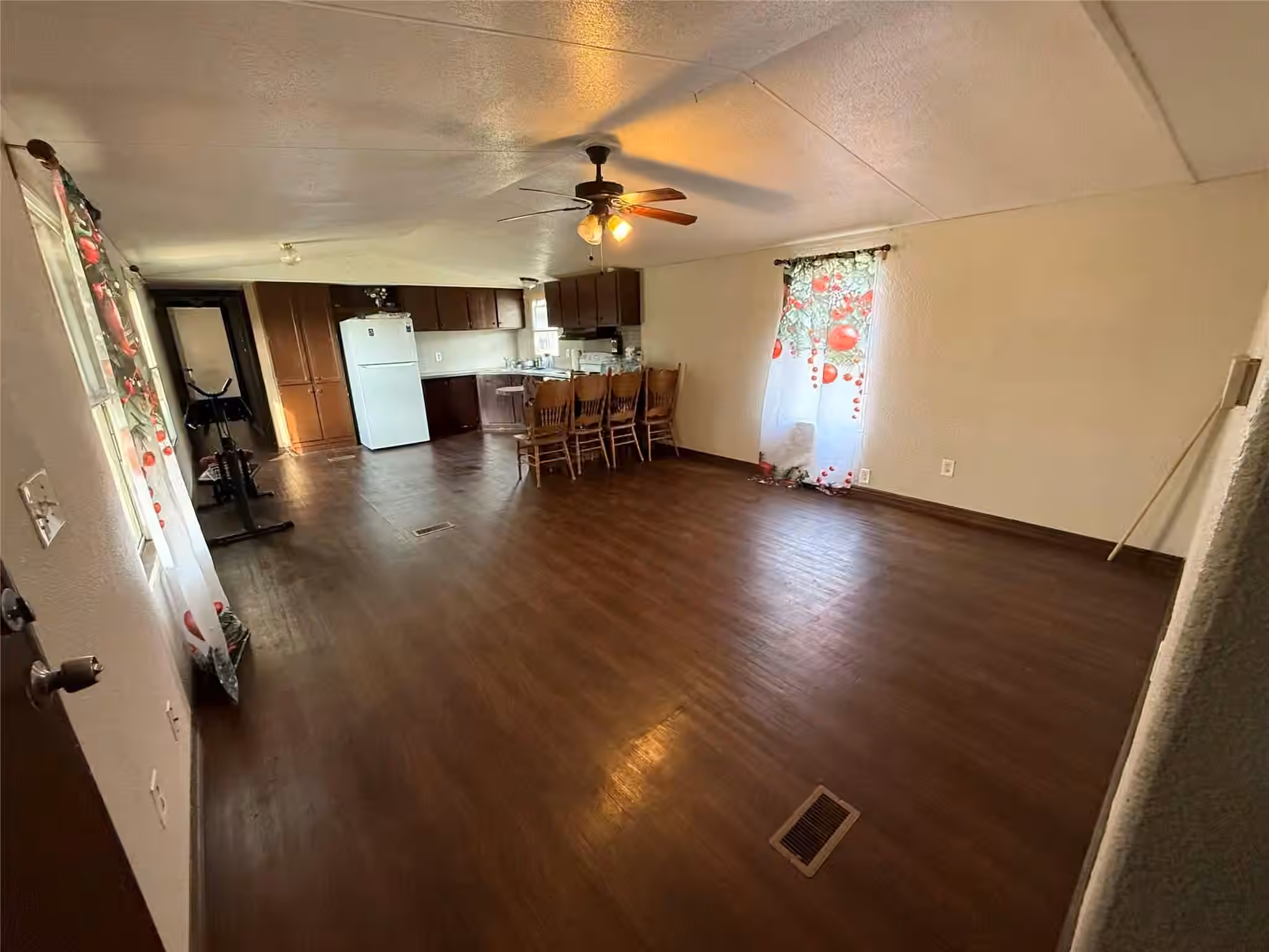 Photo 4 of 1570 County Road 3479a, Cleveland, TX