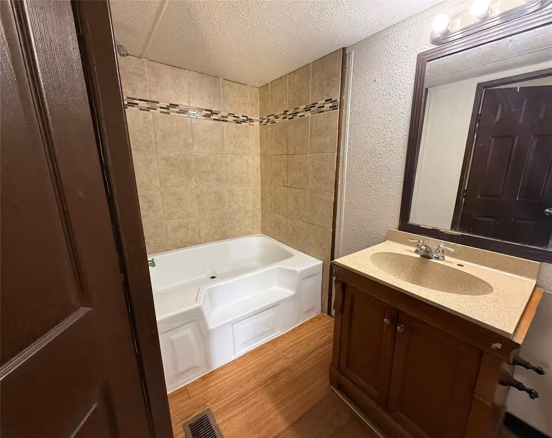 Photo 5 of 1570 County Road 3479a, Cleveland, TX