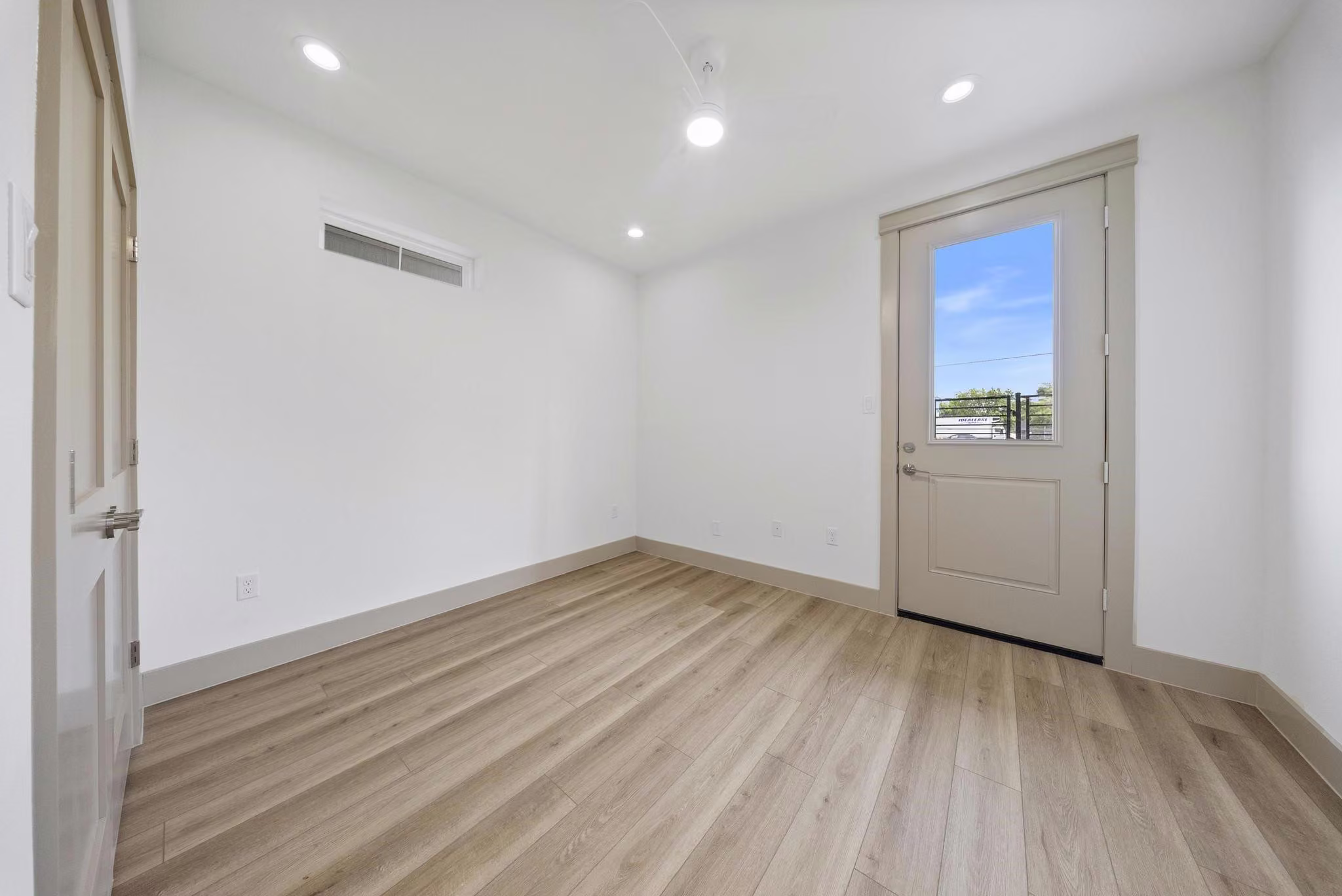 Photo 3 of 1124 Weiss Street, Houston, TX