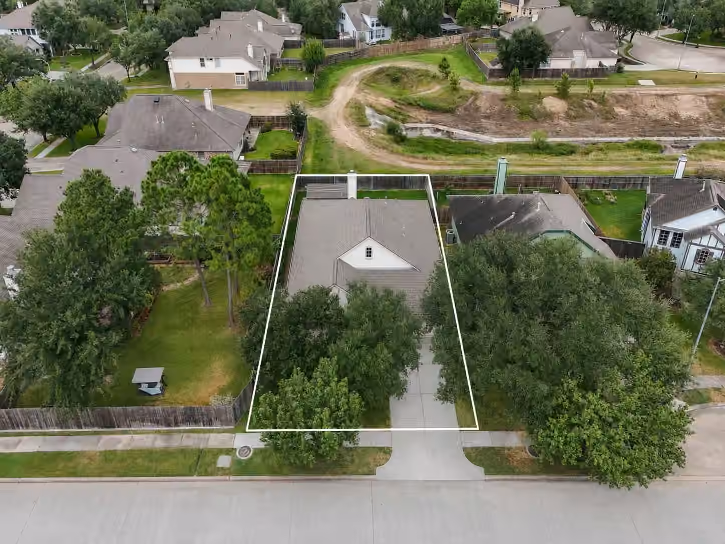 Photo 2 of 19422 Camellia Bend Circle, Spring, TX