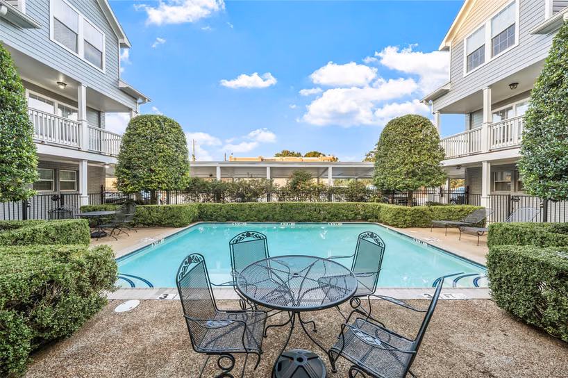 Photo 2 of 1621 Heights Boulevard 3, Houston, TX
