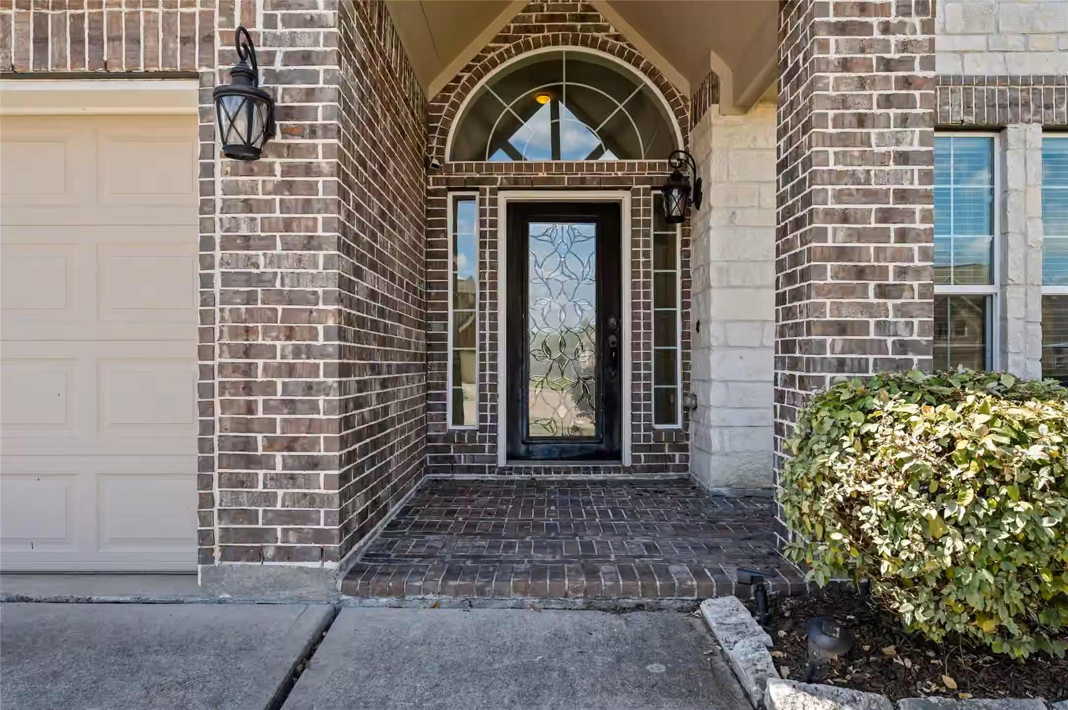 Photo 4 of 4822 Bay Vista Drive, Baytown, TX