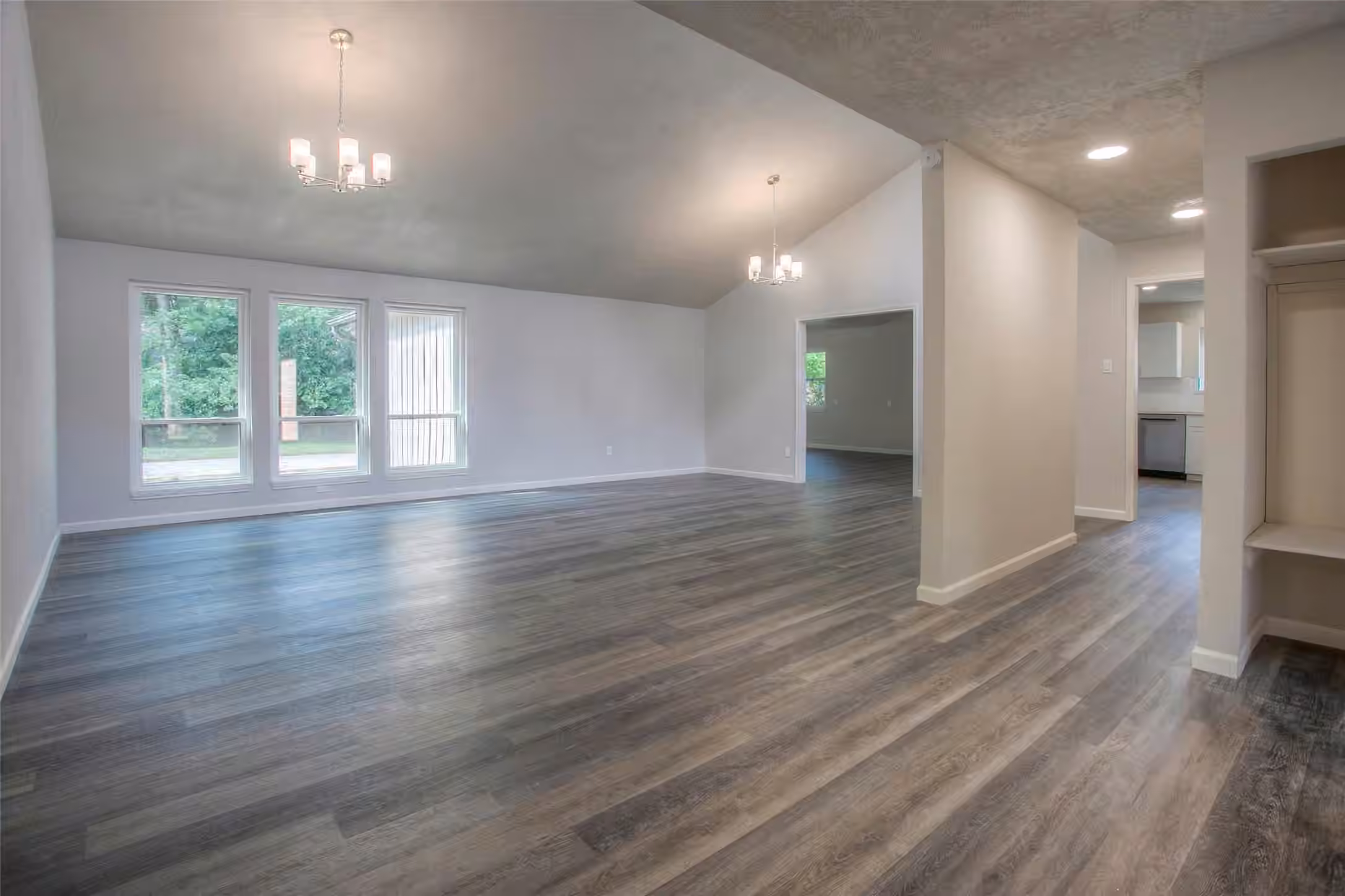 Photo 4 of 24605 Camwood Ct Road, Huntsville, TX