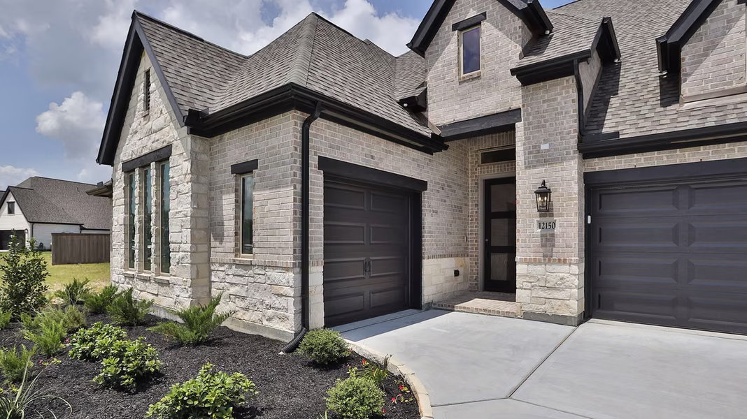 Photo 3 of 12150 Sweetbriar Loop, Mont Belvieu, TX