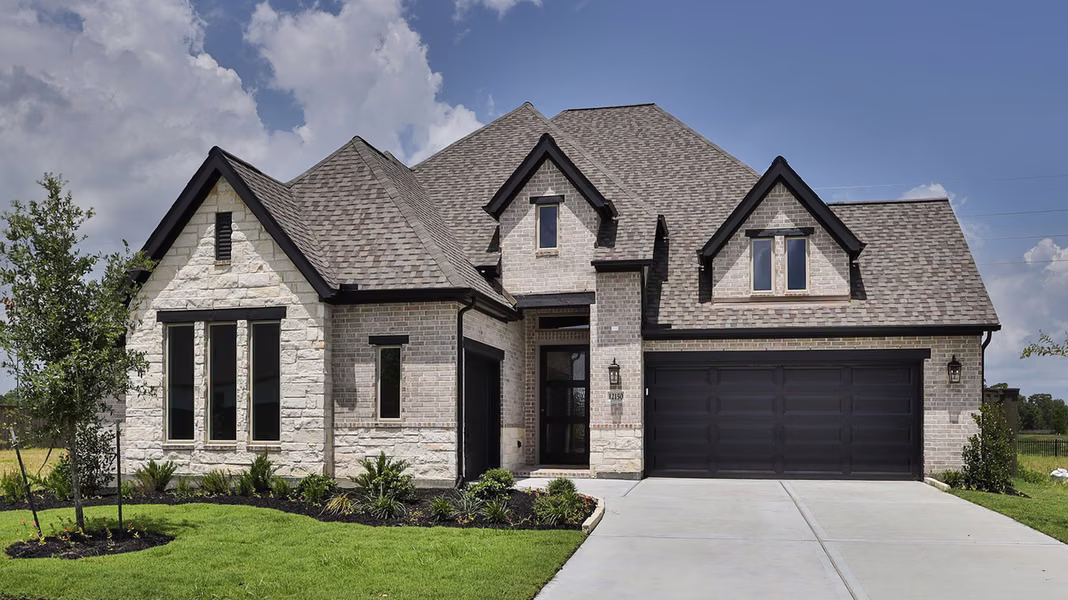 Photo 4 of 12150 Sweetbriar Loop, Mont Belvieu, TX