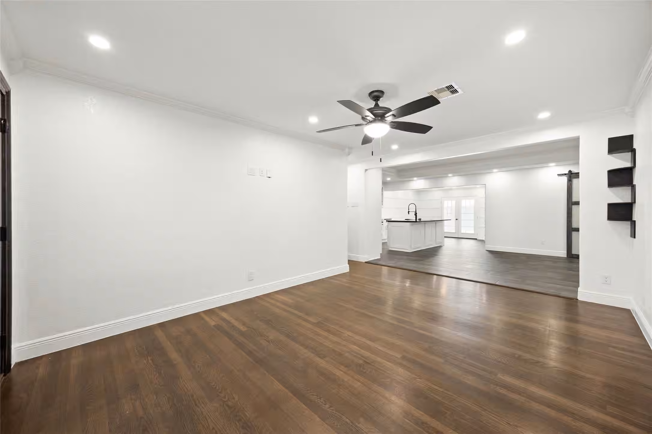 Photo 3 of 10322 Southport Drive, Houston, TX