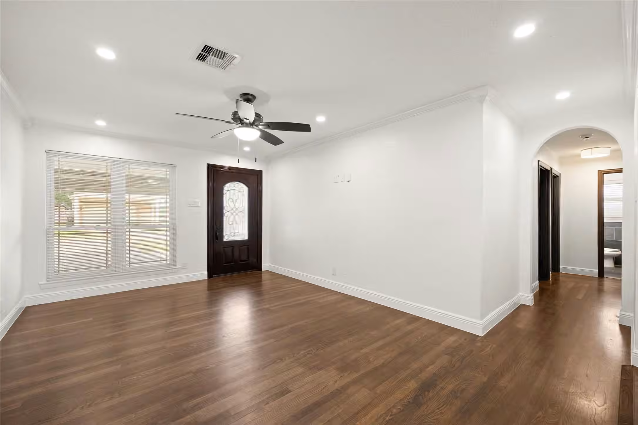 Photo 4 of 10322 Southport Drive, Houston, TX