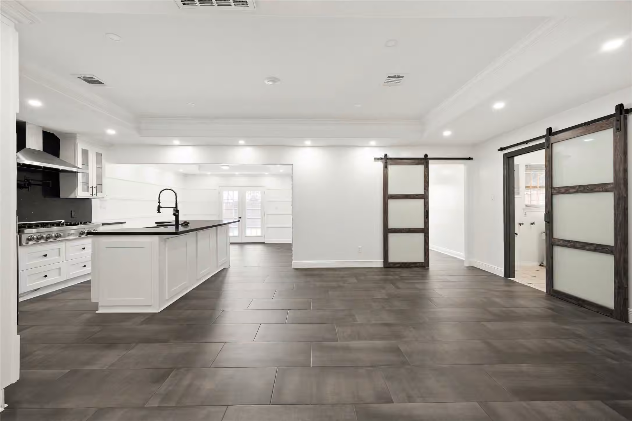 Photo 5 of 10322 Southport Drive, Houston, TX