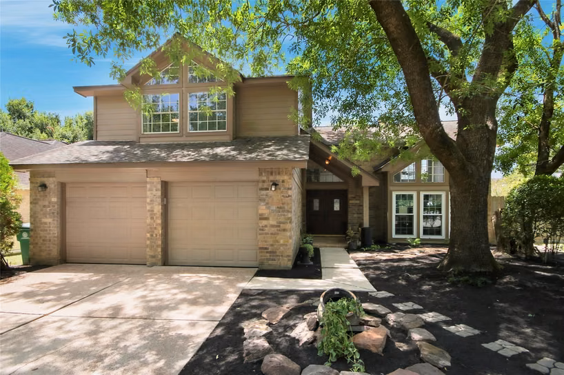Photo 2 of 5447 Haven Oaks Drive, Houston, TX