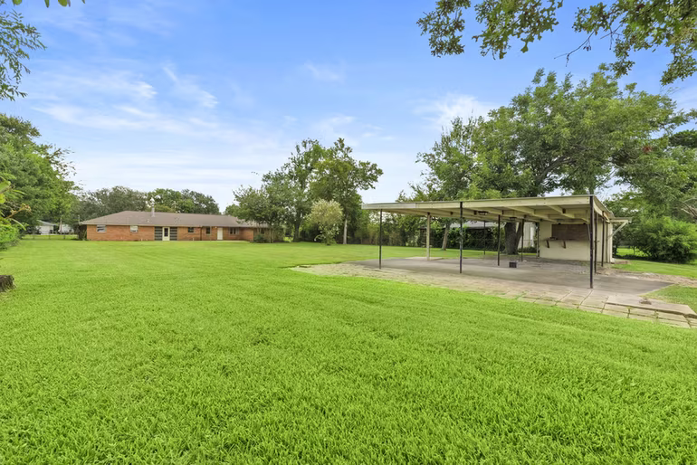 Photo 3 of 430 S Burnett Drive, Baytown, TX