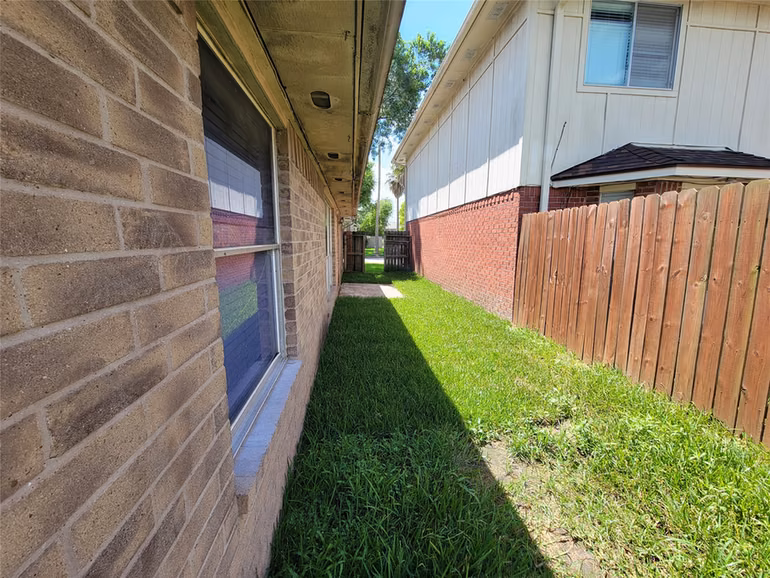Photo 4 of 2034 Village Park Drive, Missouri City, TX
