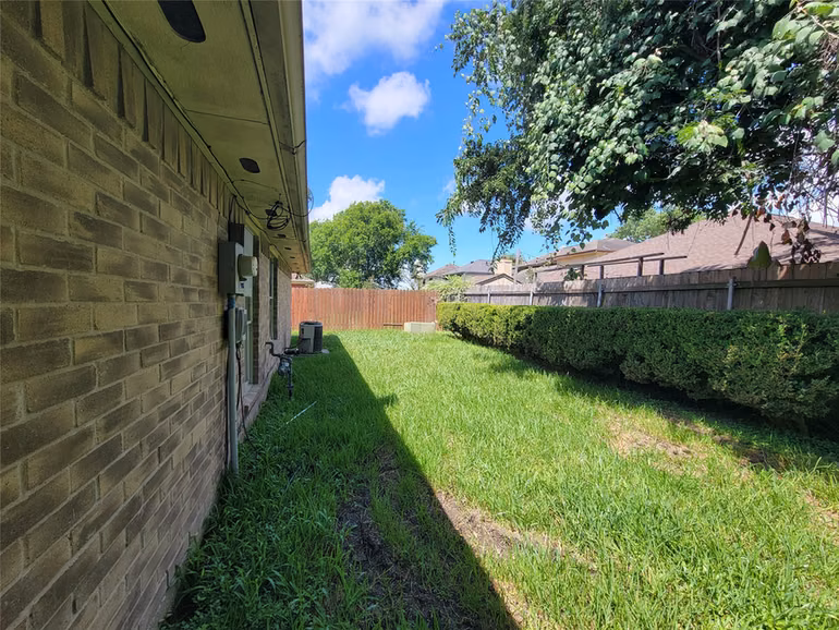 Photo 5 of 2034 Village Park Drive, Missouri City, TX