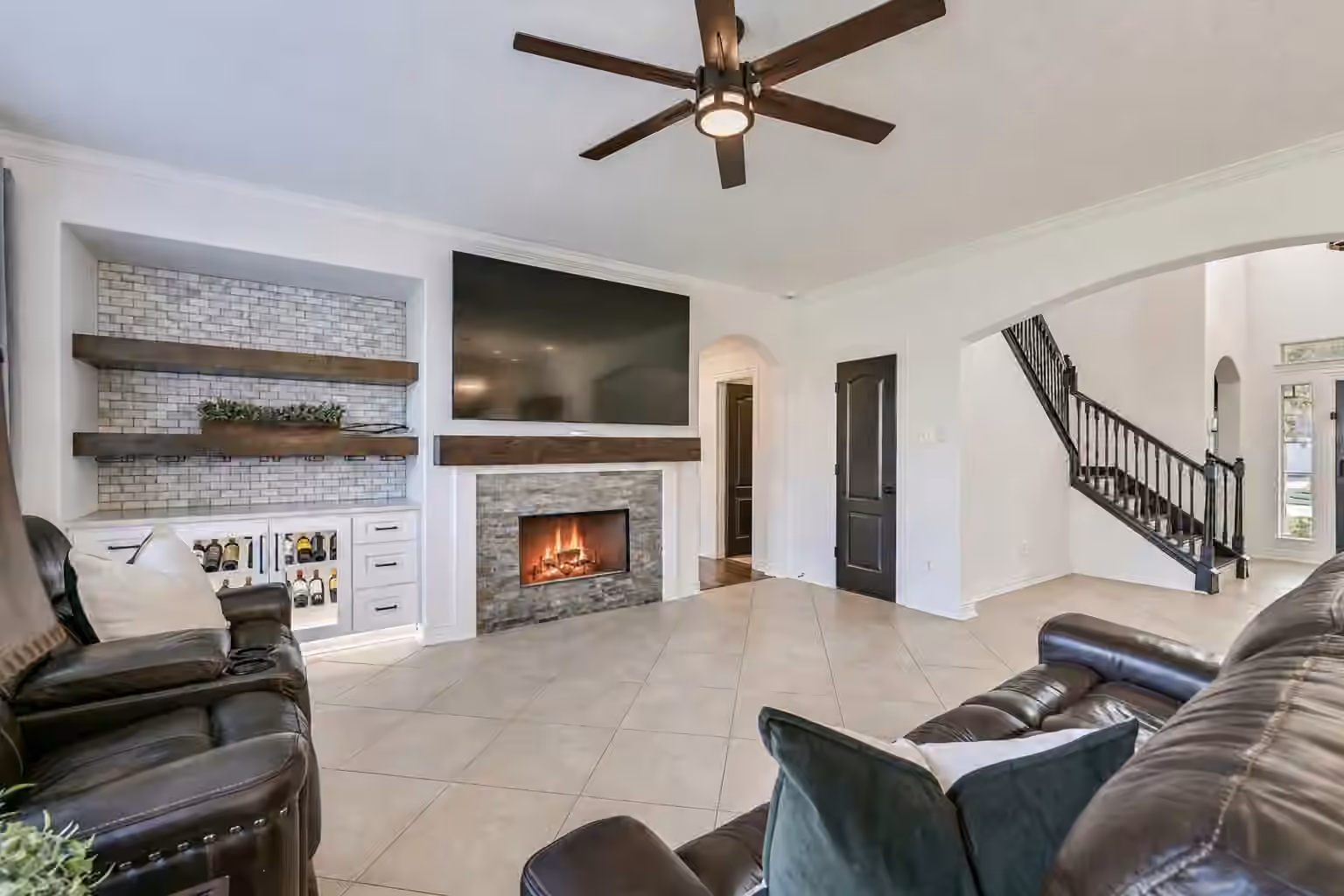Photo 4 of 1117 Richards Drive, Friendswood, TX