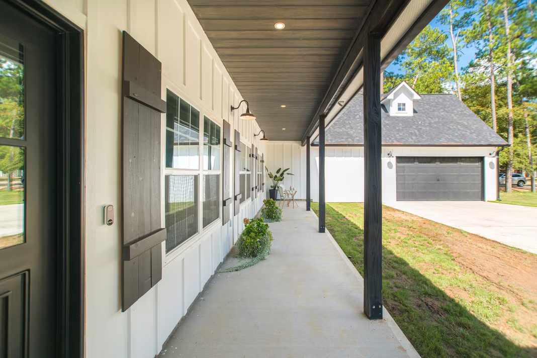 Photo 3 of 5 W Forest Court, Conroe, TX