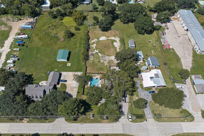 Photo 4 of 15915 Mueschke Road, Cypress, TX