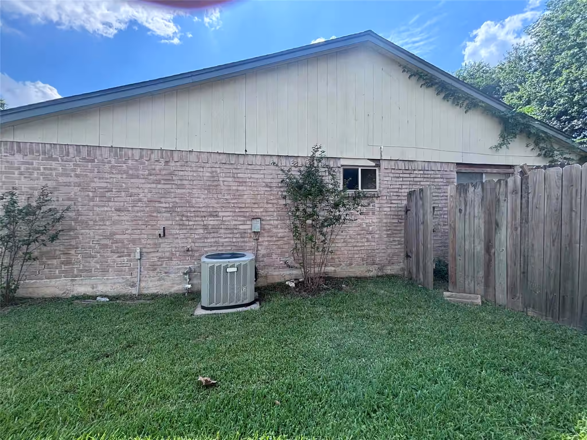 Photo 4 of 4419 Mossygate Drive, Spring, TX