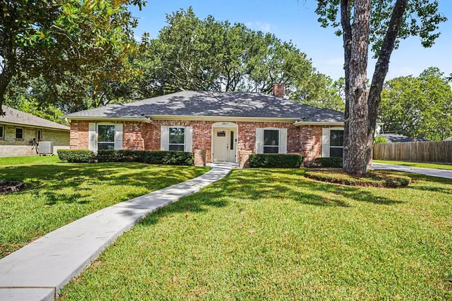 Photo of 2817 Frostwood Circle, Dickinson, TX 77539