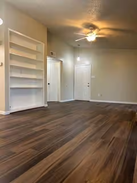 Photo 7 of 10555 Turtlewood Court 2111, Houston, TX
