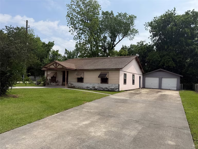 Photo 3 of 15818 Waverly Drive, Houston, TX