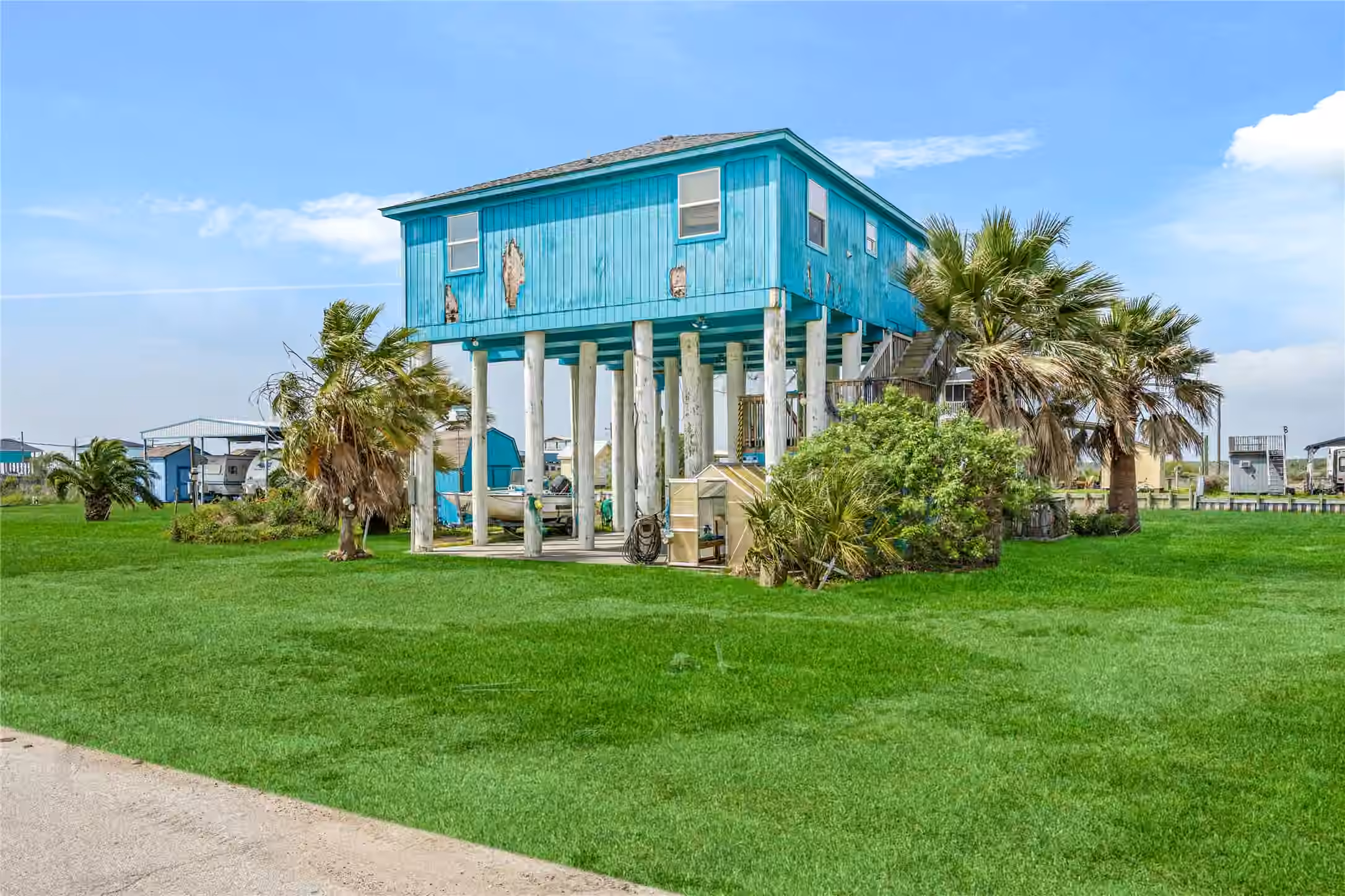 Photo 3 of 1495 Mabry Street, Gilchrist, TX