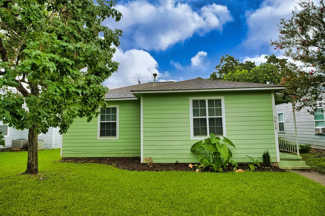 Photo 2 of 1619 W 8th Street, Freeport, TX