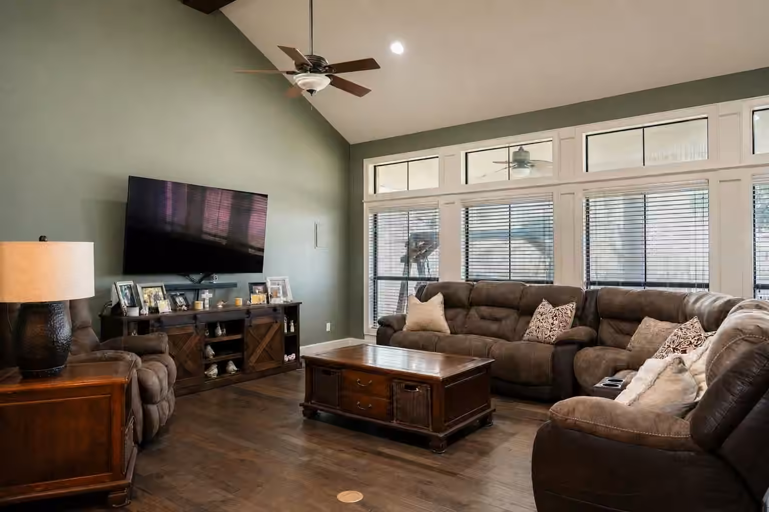 Photo 3 of 2915 Willow Creek Drive, El Campo, TX