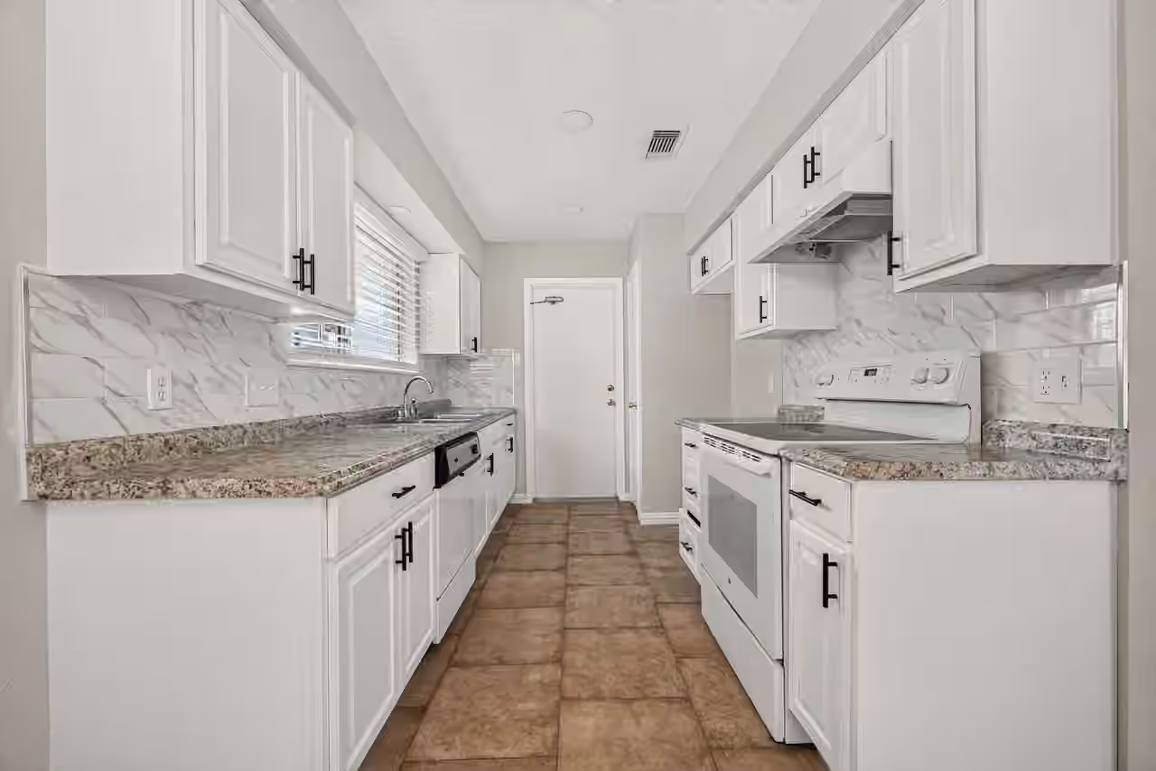 Photo 6 of 7530 Gulfbriar Place, Houston, TX