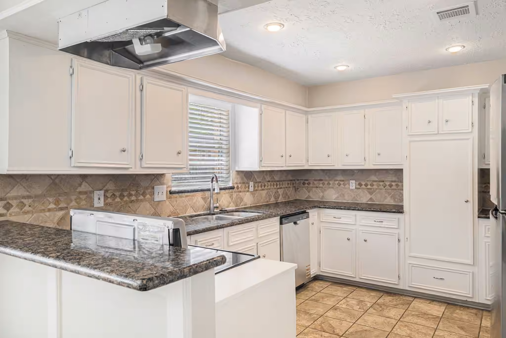 Photo 6 of 543 Cane River Lane, Conroe, TX