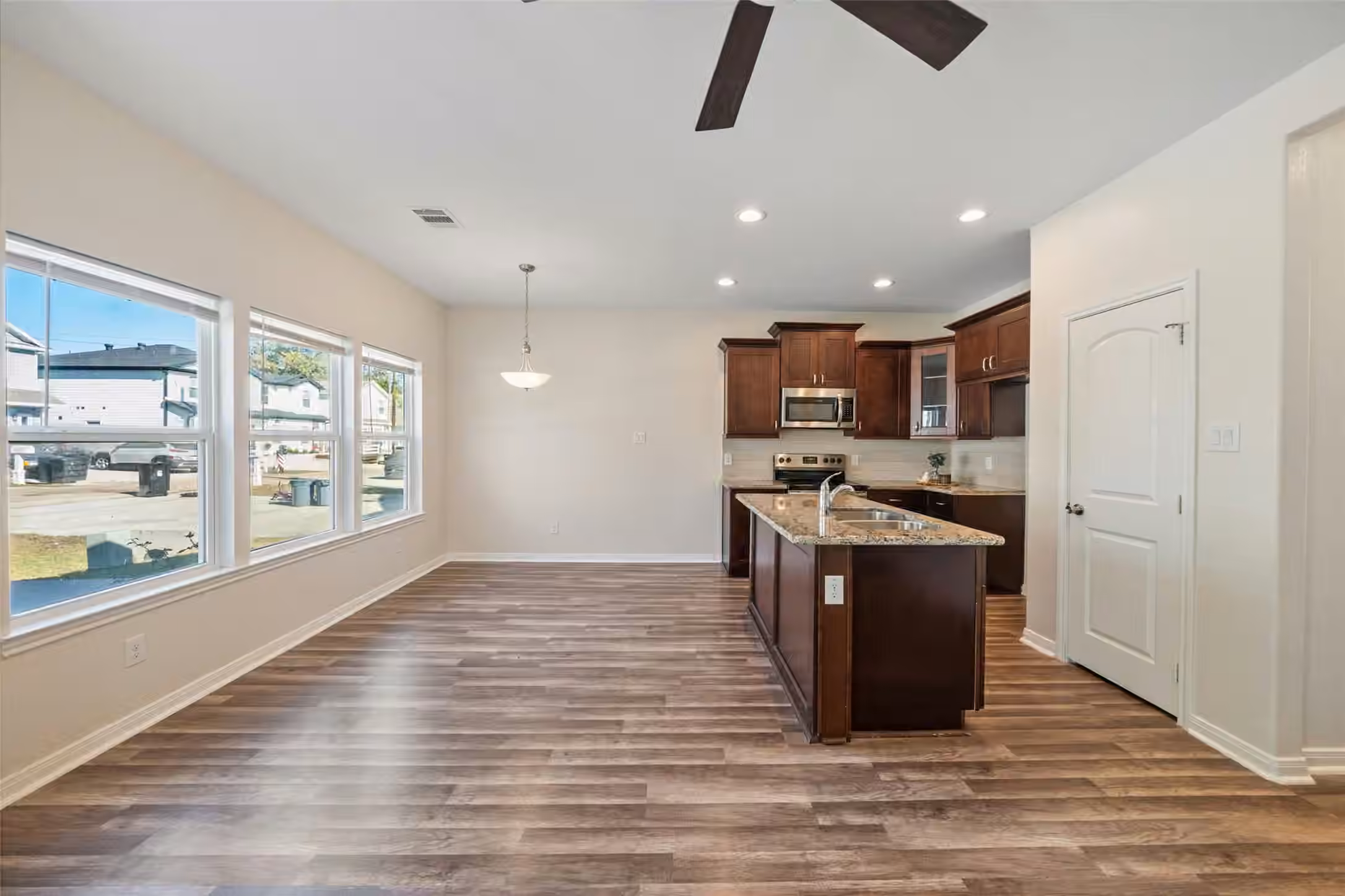 Photo 5 of 16721 Stonefield, Montgomery, TX