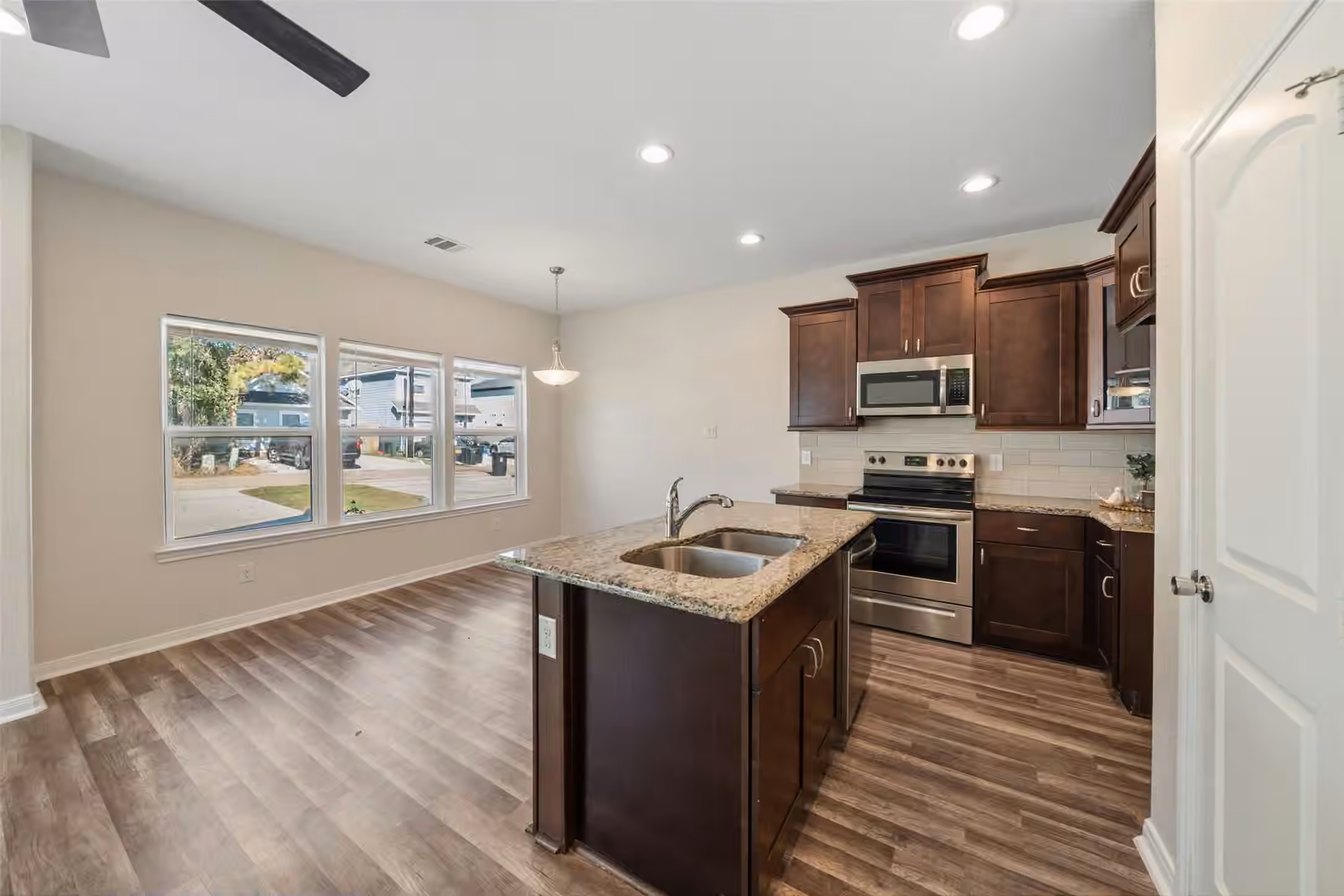 Photo 7 of 16721 Stonefield, Montgomery, TX