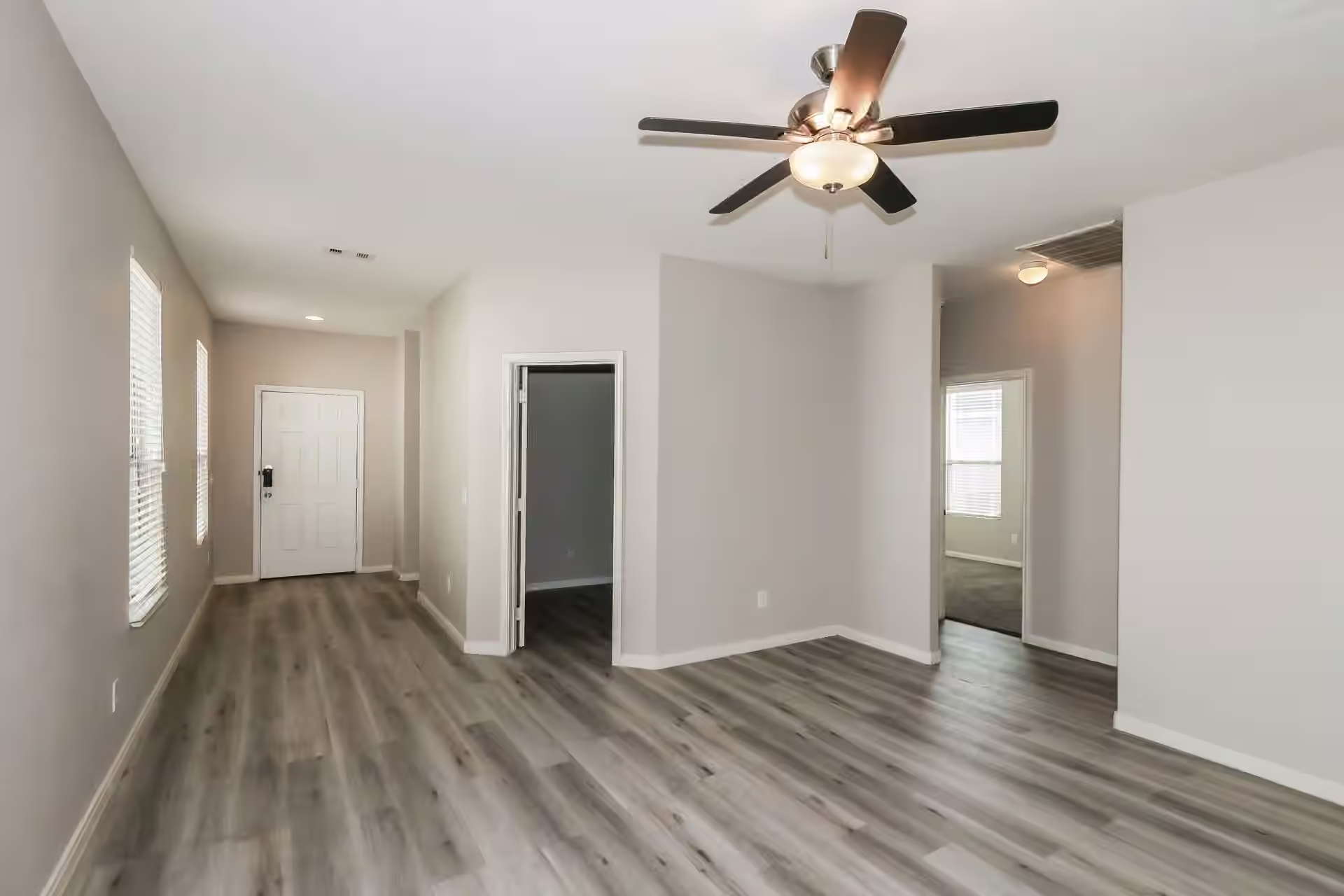 Photo 3 of 6615 Dayridge Lane, Houston, TX