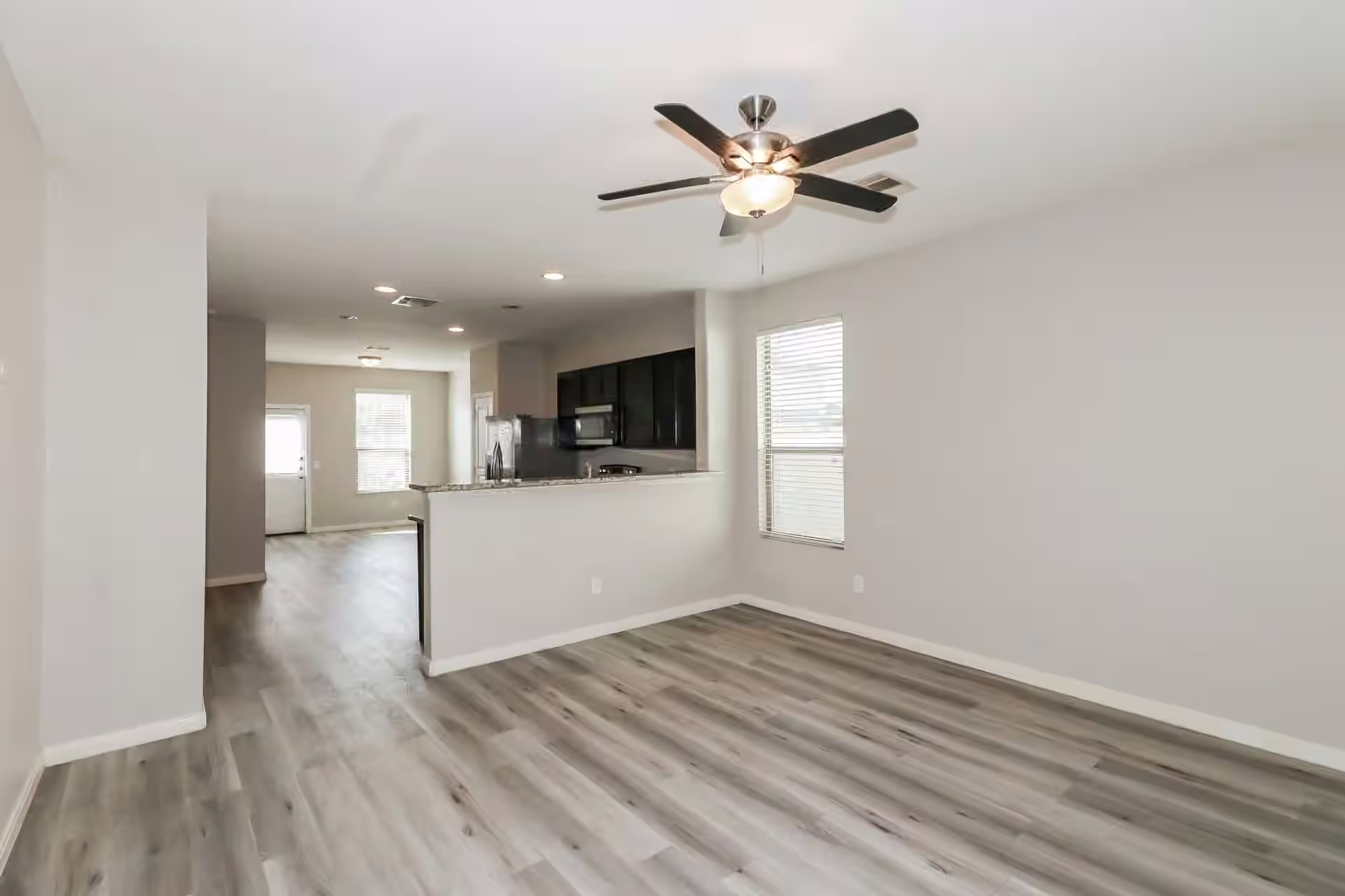 Photo 4 of 6615 Dayridge Lane, Houston, TX
