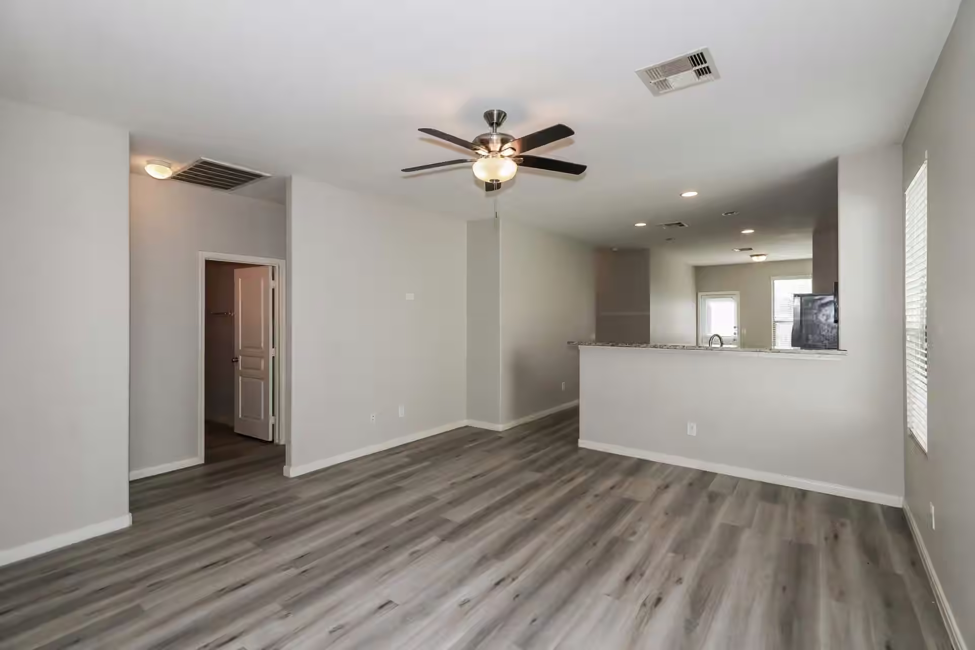 Photo 5 of 6615 Dayridge Lane, Houston, TX