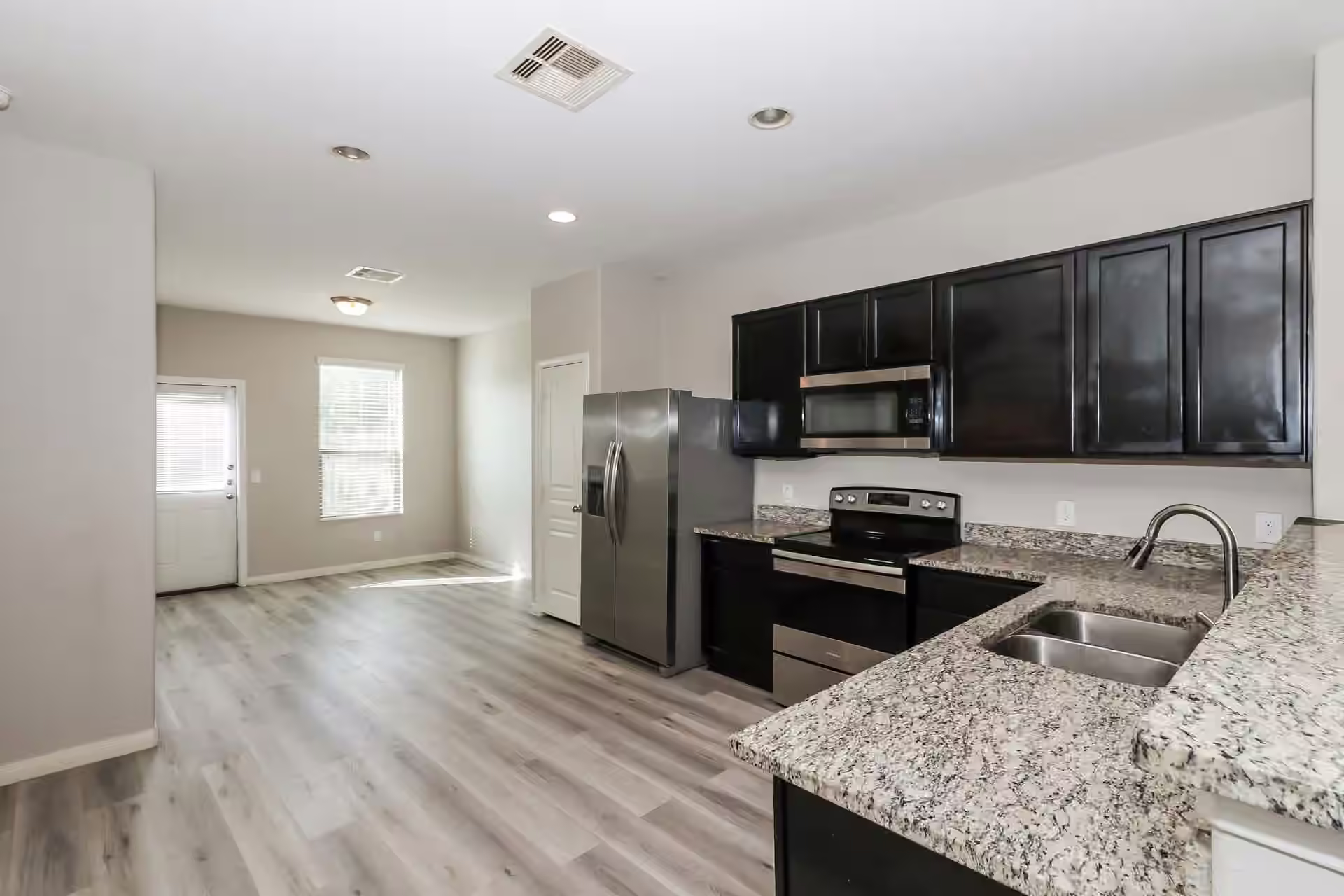 Photo 7 of 6615 Dayridge Lane, Houston, TX