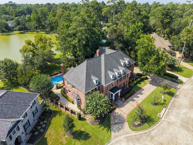 Photo 5 of 5607 Walnut Point Drive, Houston, TX