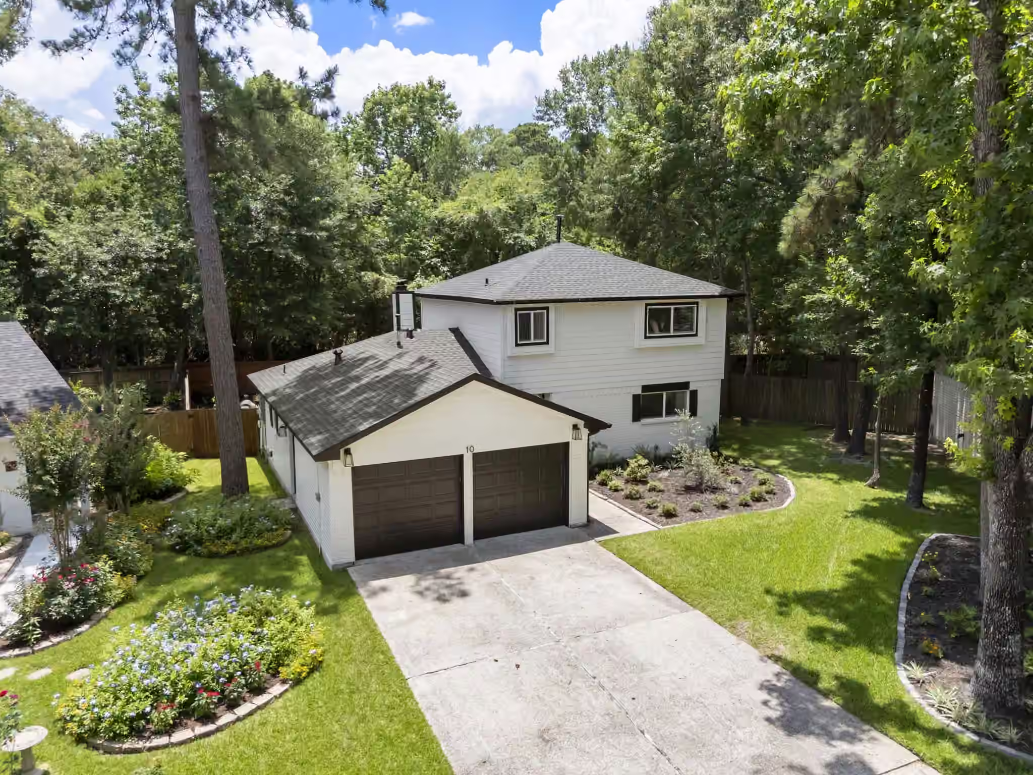 Photo 2 of 10 E White Willow Circle, Spring, TX
