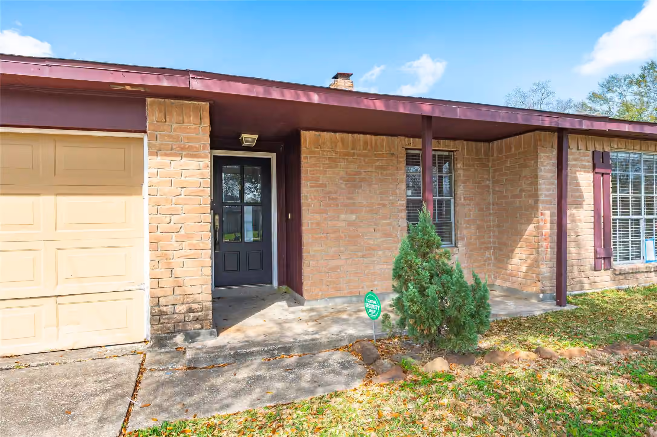 Photo 4 of 8405 Bandridge Road, La Porte, TX