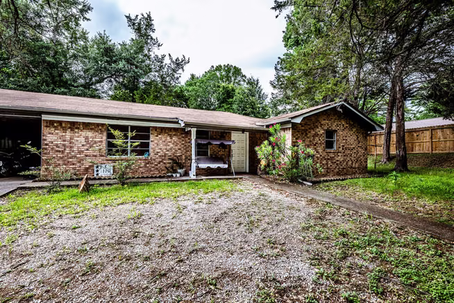 Photo of 324 13th Street, Huntsville, TX 77340