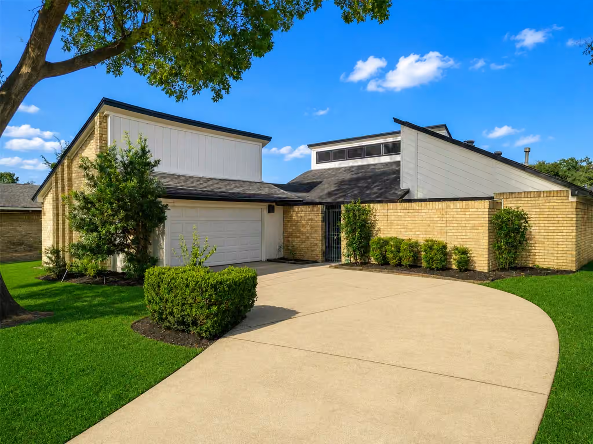 Photo 2 of 4546 Hickory Downs Drive, Houston, TX