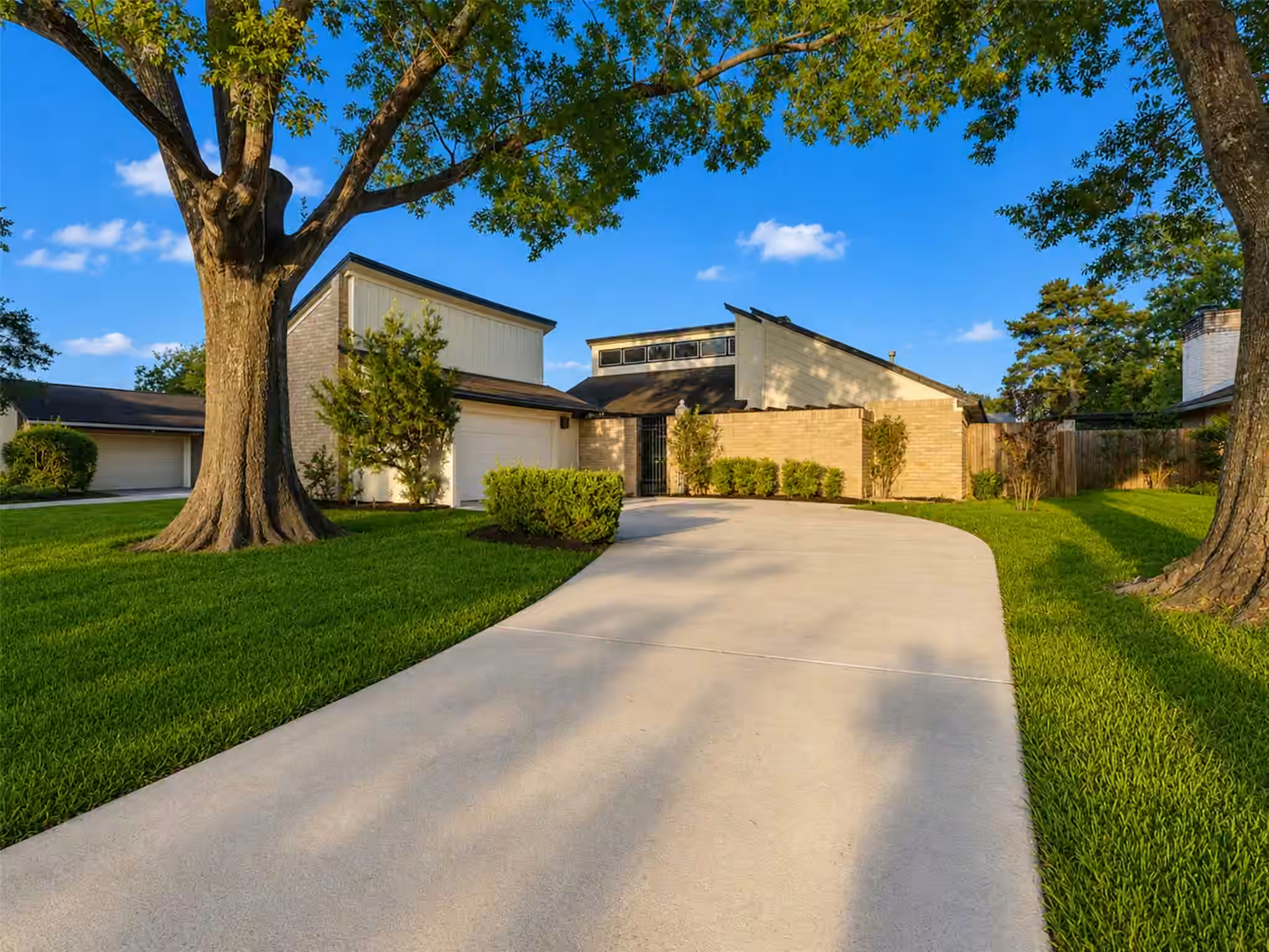Photo 4 of 4546 Hickory Downs Drive, Houston, TX