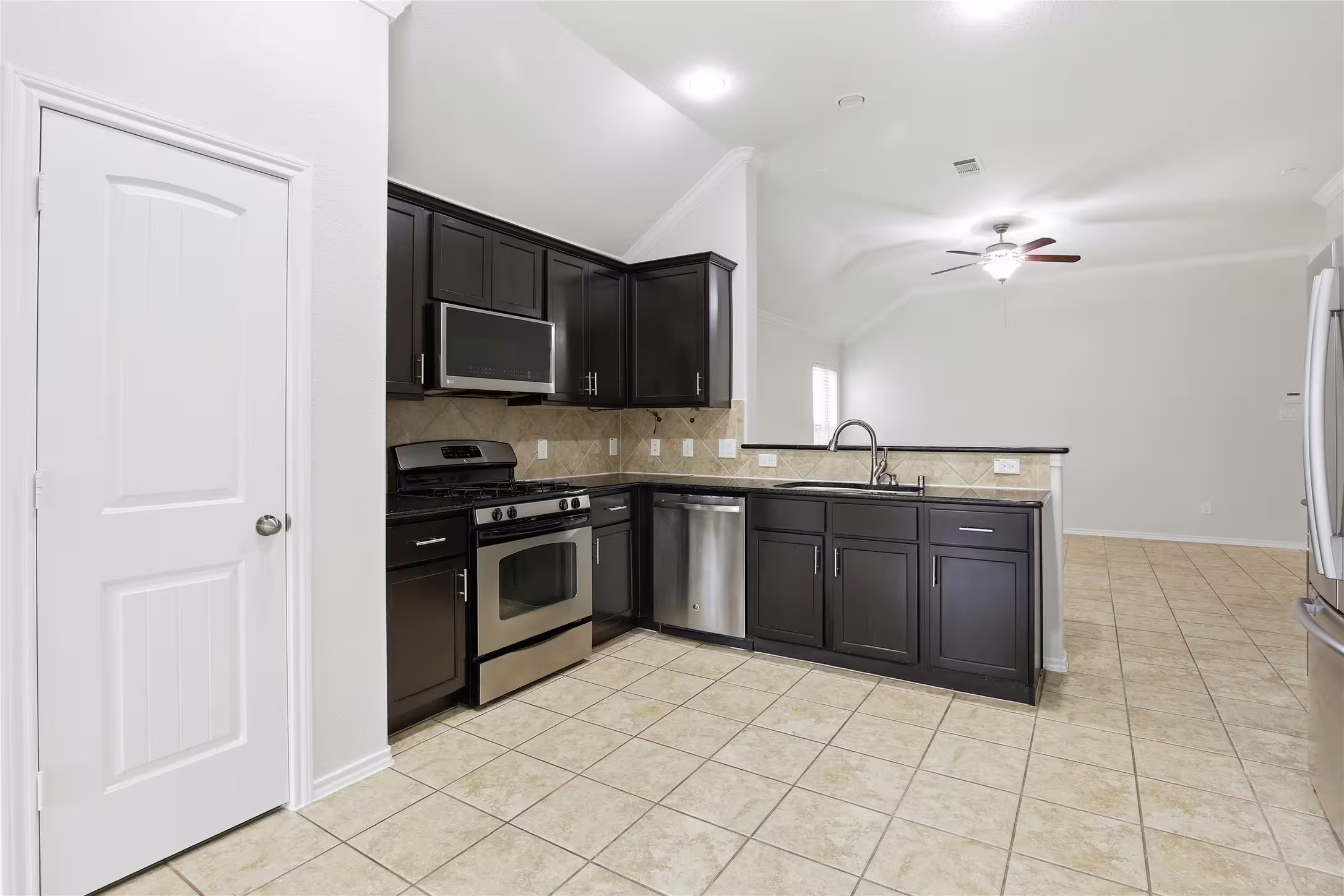 Photo 5 of 12910 Taper Reach Drive, Tomball, TX
