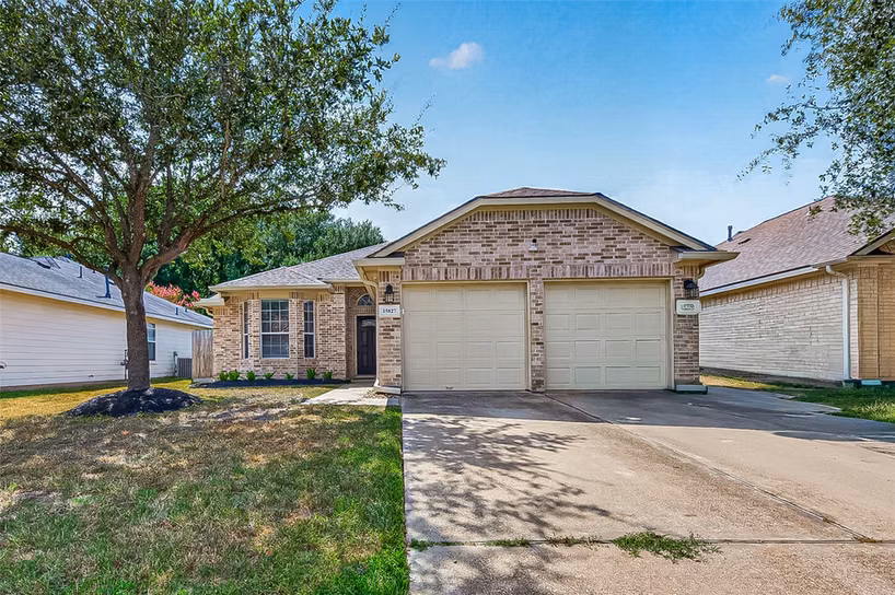 Photo 3 of 15827 Parmley Creek Court, Cypress, TX