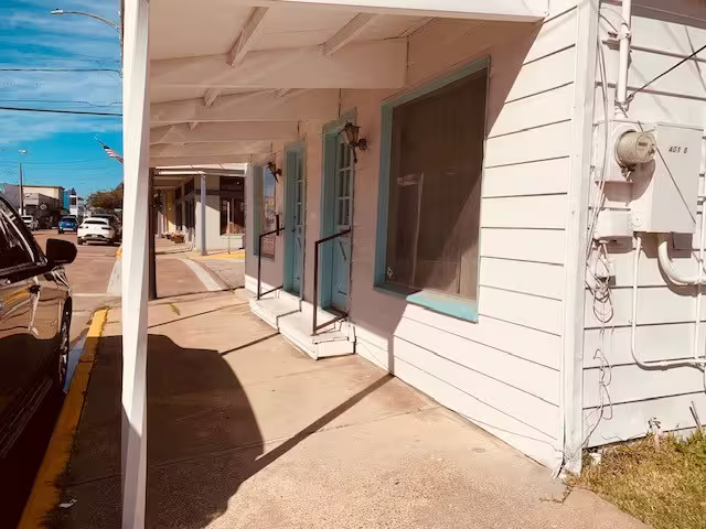 Photo 5 of 401 E Main Street, Humble, TX
