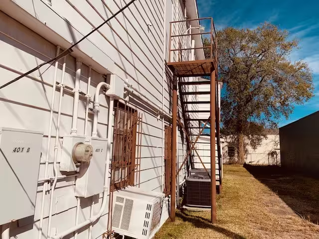 Photo 7 of 401 E Main Street, Humble, TX
